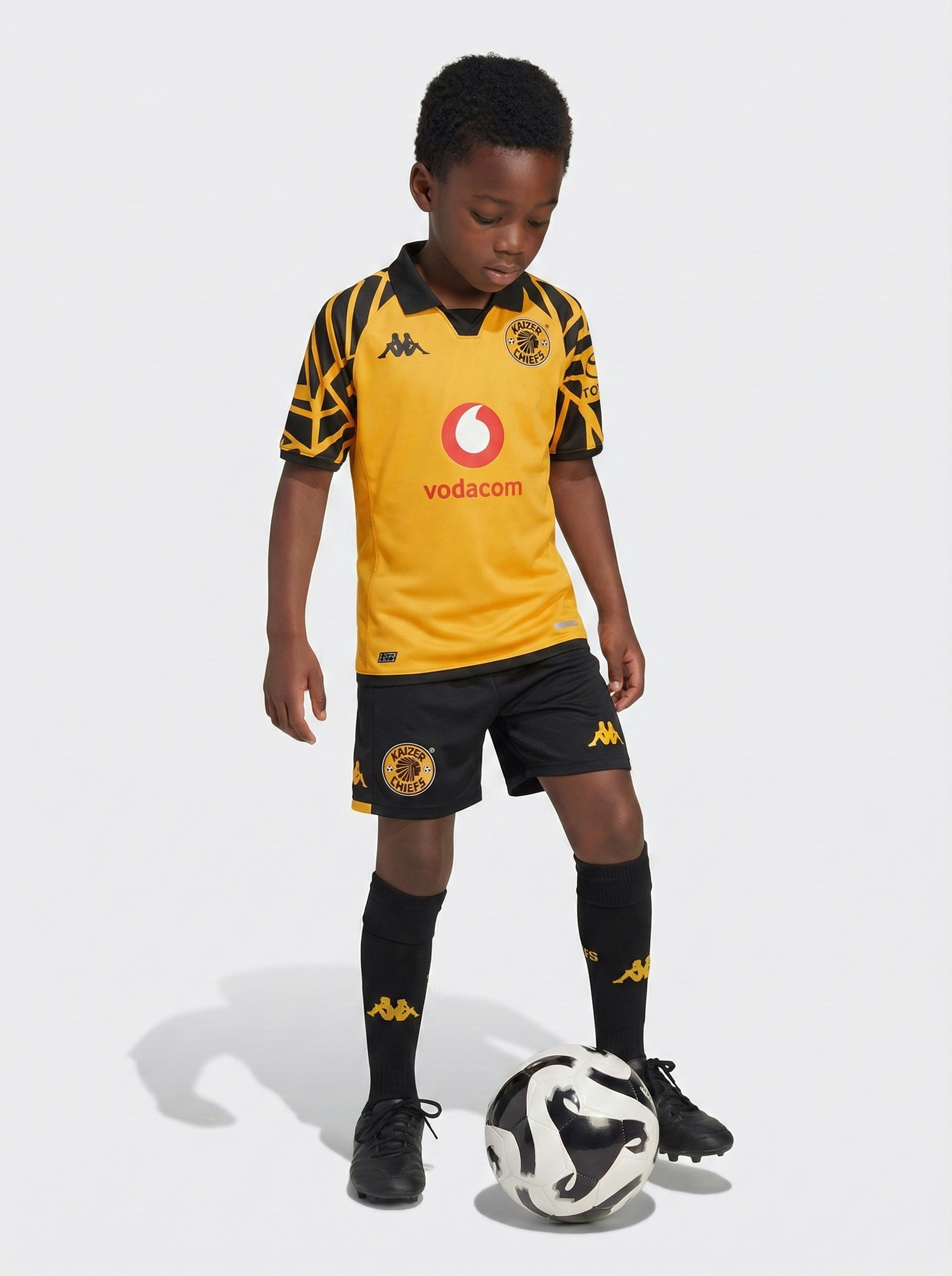 Kaizer Chiefs Home Children's Full Kit 2025/26 (2 Piece)